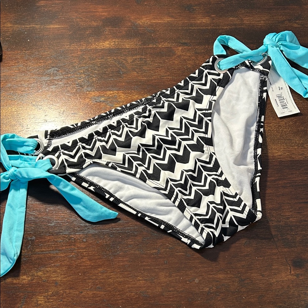 Anna Black and White Zigzag Patterned Fabric